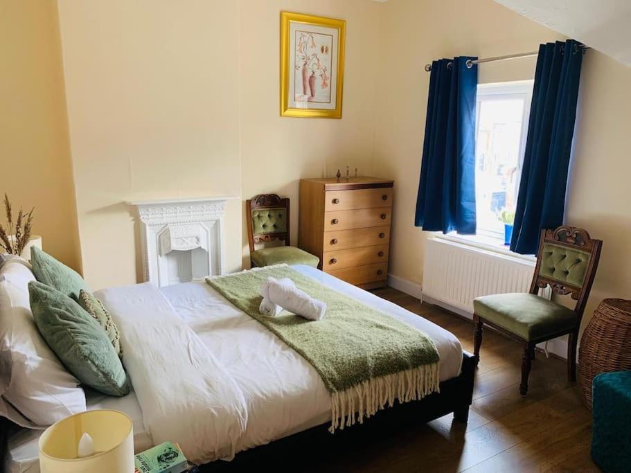 Families And Contractors Free Off Road Parking Apartment