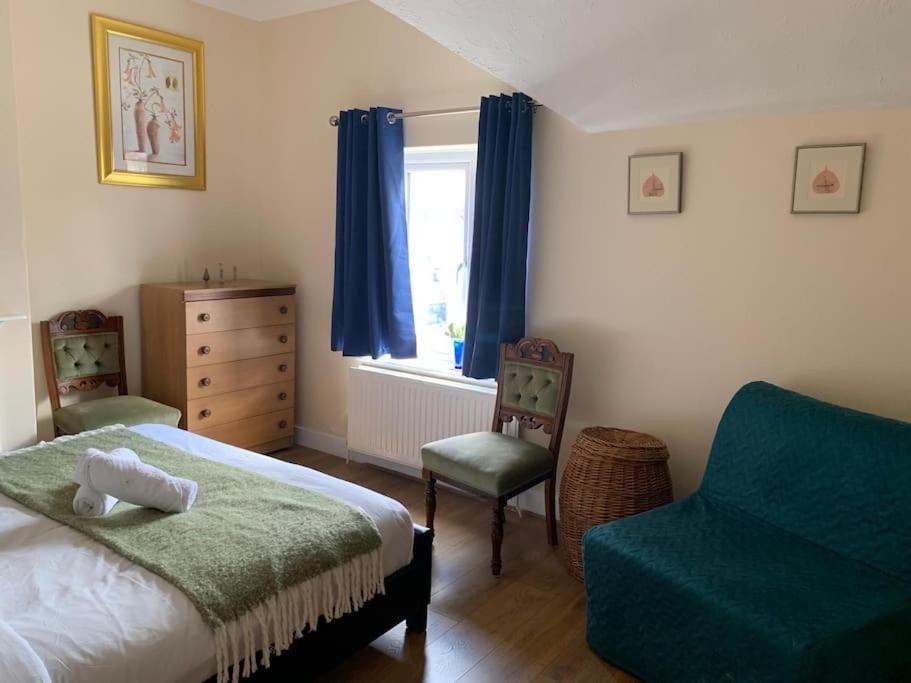 Apartment Families And Contractors Free Off Road Parking Huntingdon