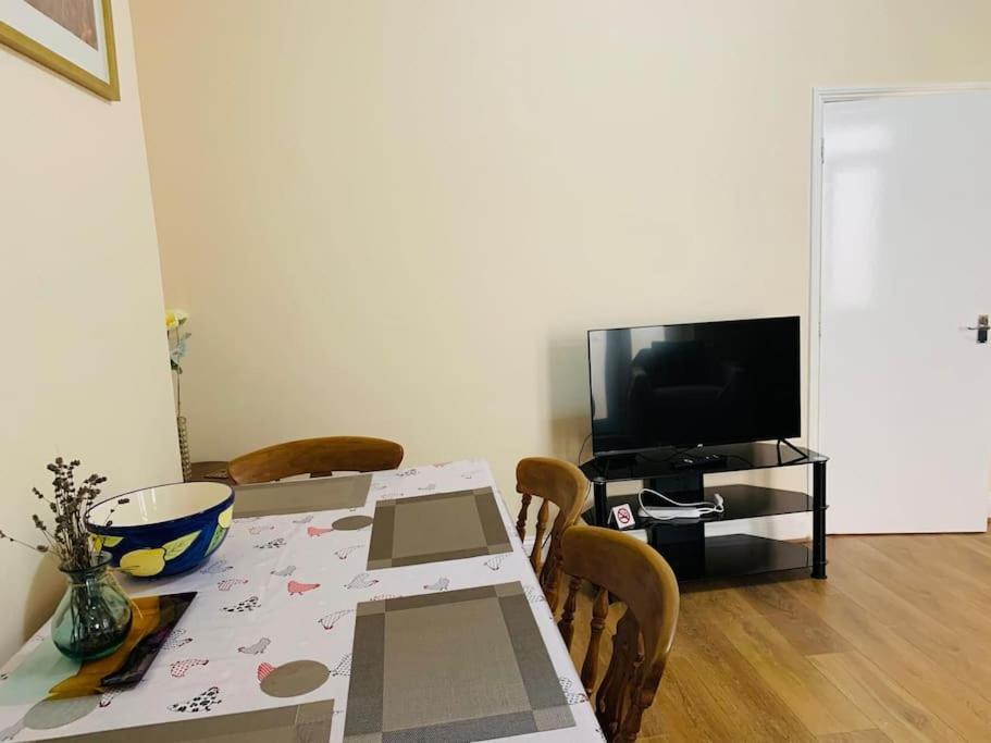 Families And Contractors Free Off Road Parking Apartment *